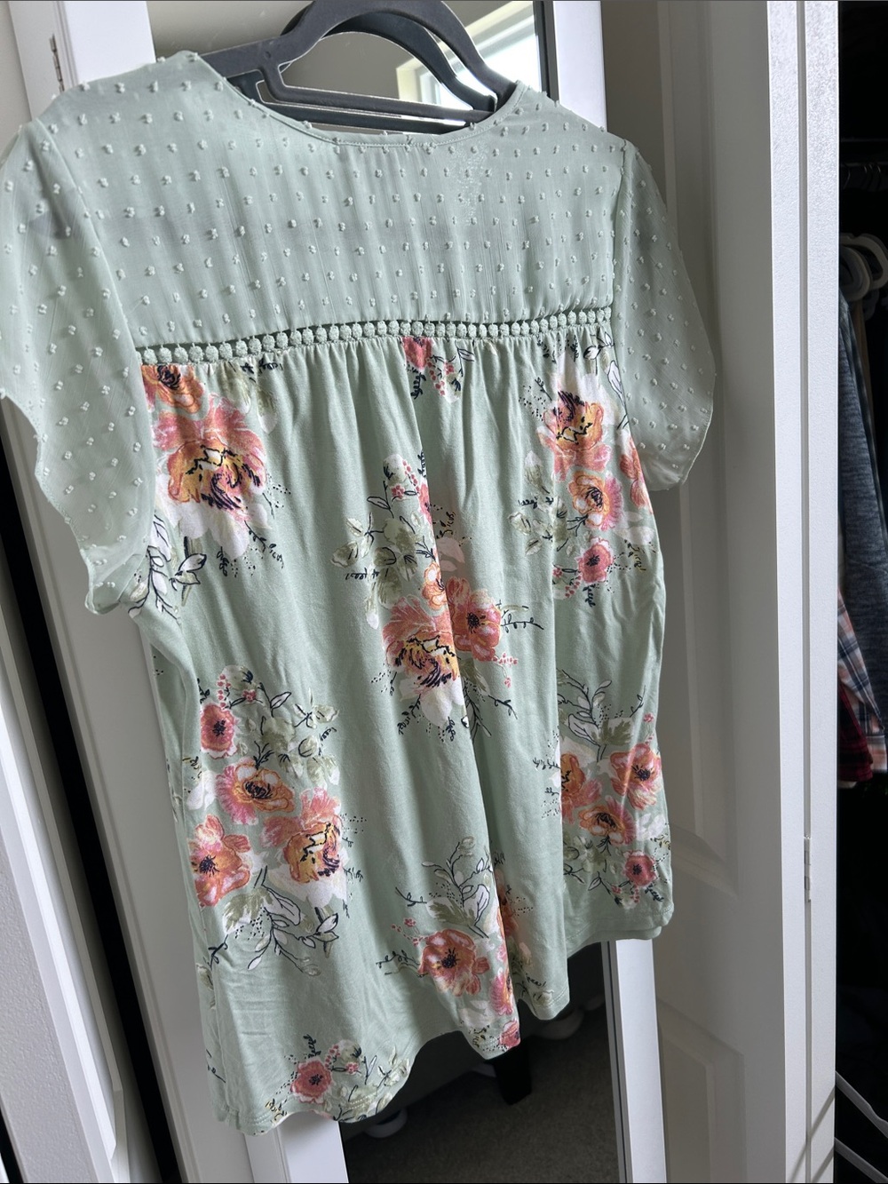 Daniel Rainn Mint Green Floral Flutter Sleeve Blouse - Picture 2 of 3